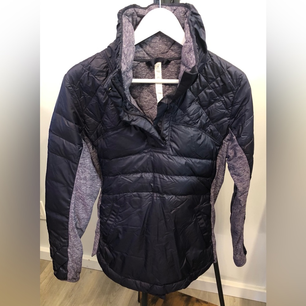 lululemon athletica Women's Puffer Jacket - In Grape Thistle